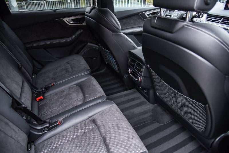 Detailní a hloubkové čištění interiéru vozidel